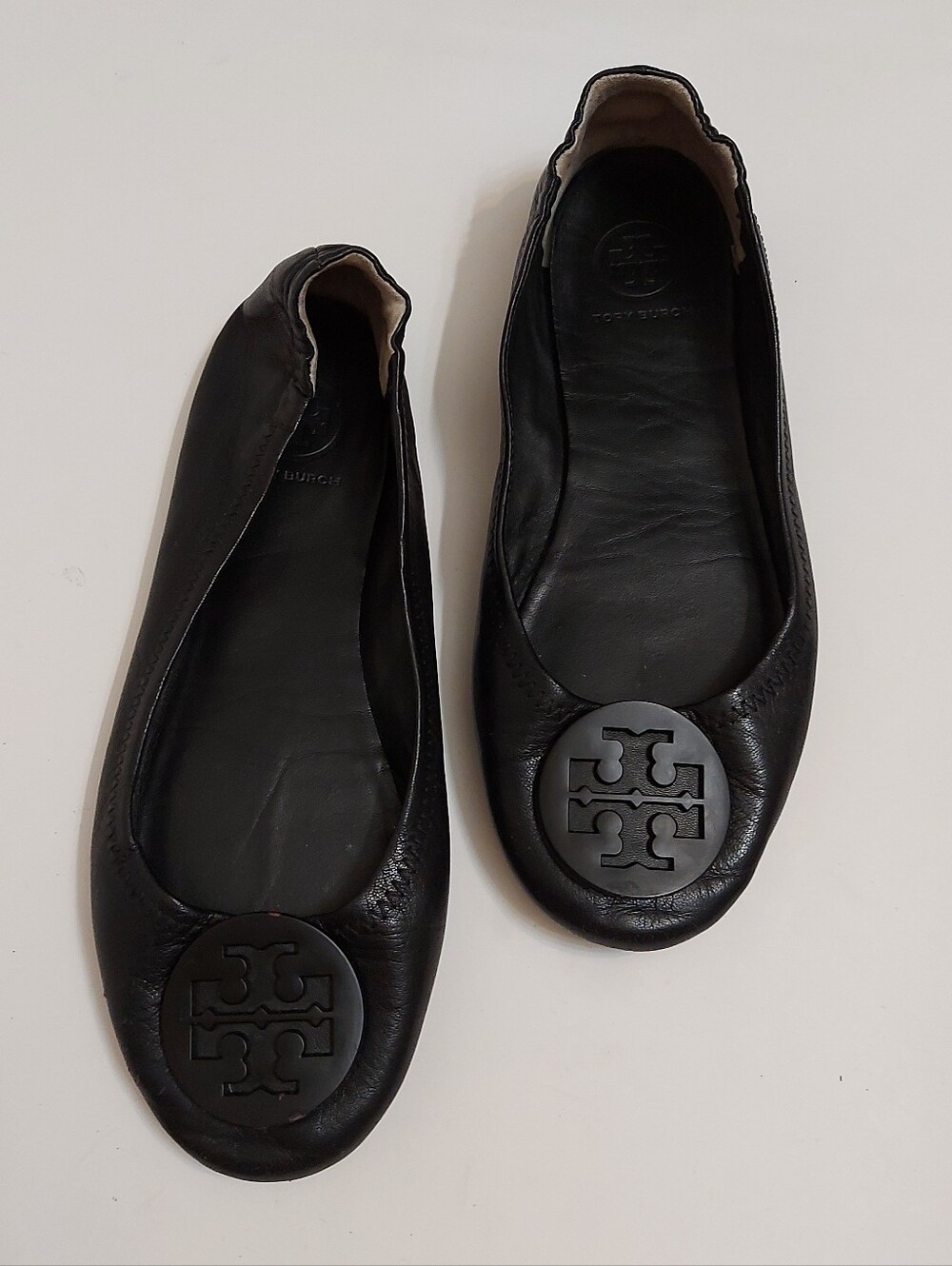 Tory Burch Black Leather Logo Round-Toe Ballet#ToryBurch #BalletFlats